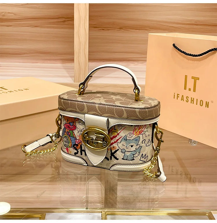 The Carriage Chain Bag — Retro Luxe Shoulder Bag