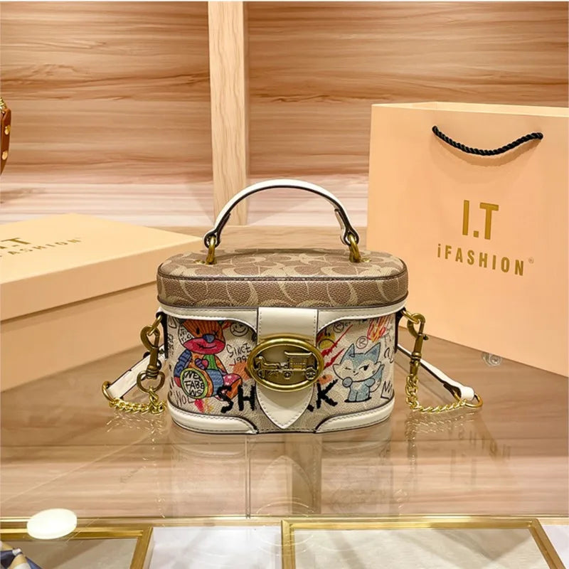 The Carriage Chain Bag — Retro Luxe Shoulder Bag