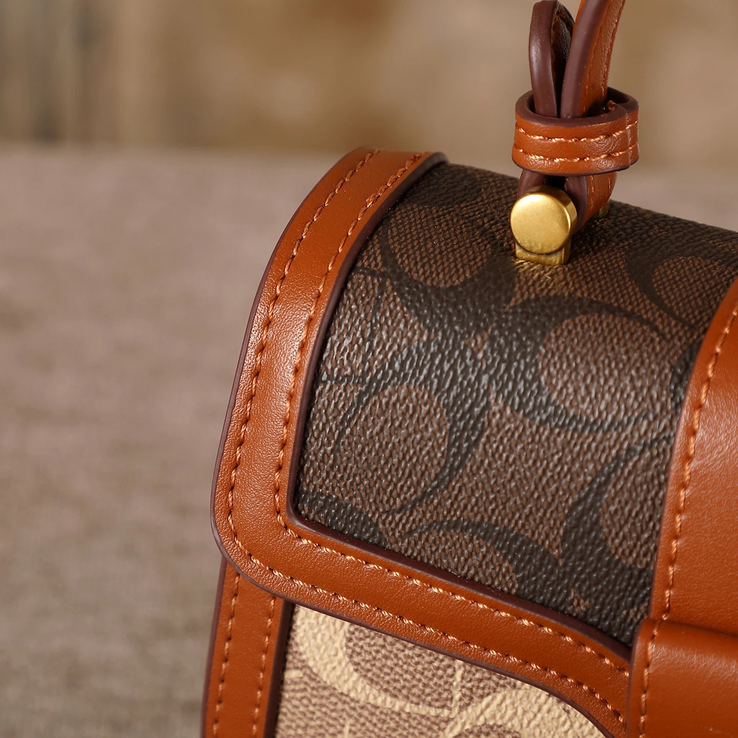 The Contrast Saddle Bag — Crossbody Statement Piece
