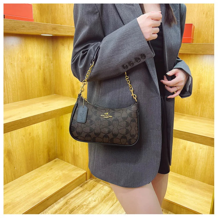 The Classic Leather Crossbody — Timeless Silhouette