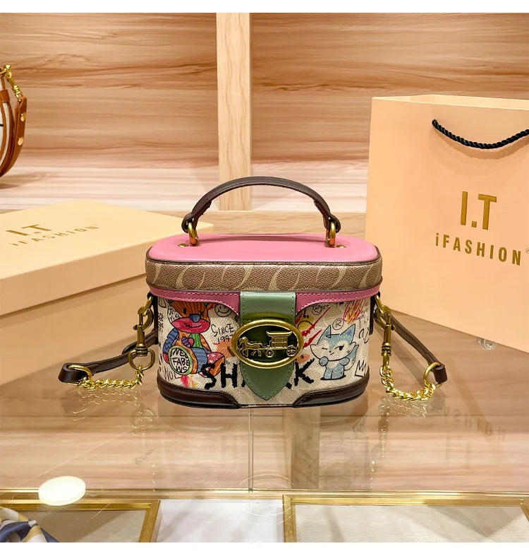 The Carriage Chain Bag — Retro Luxe Shoulder Bag