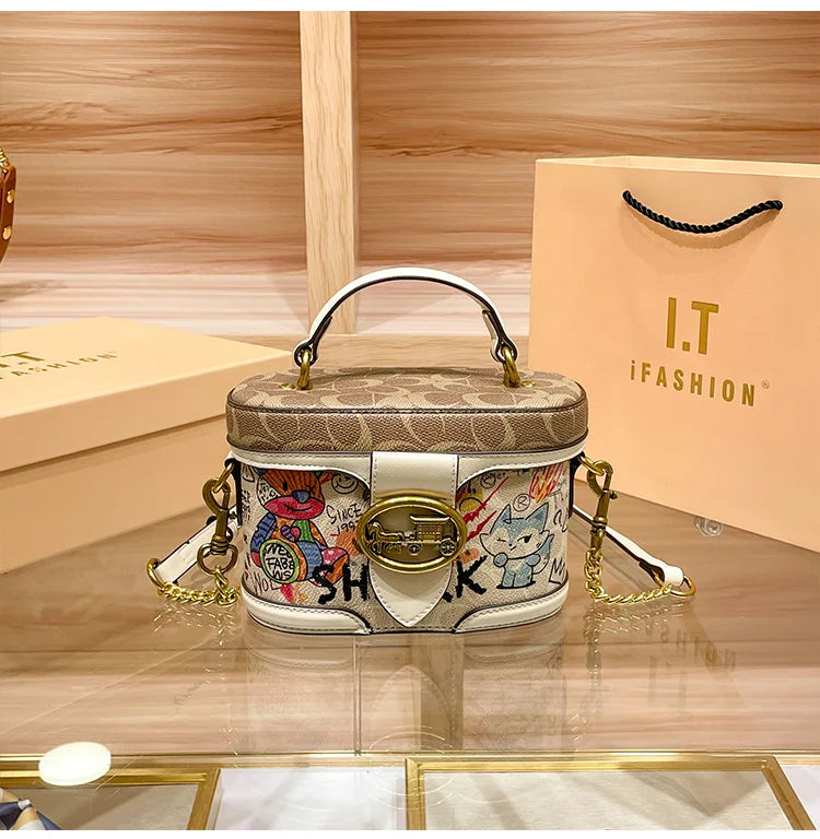 The Carriage Chain Bag — Retro Luxe Shoulder Bag