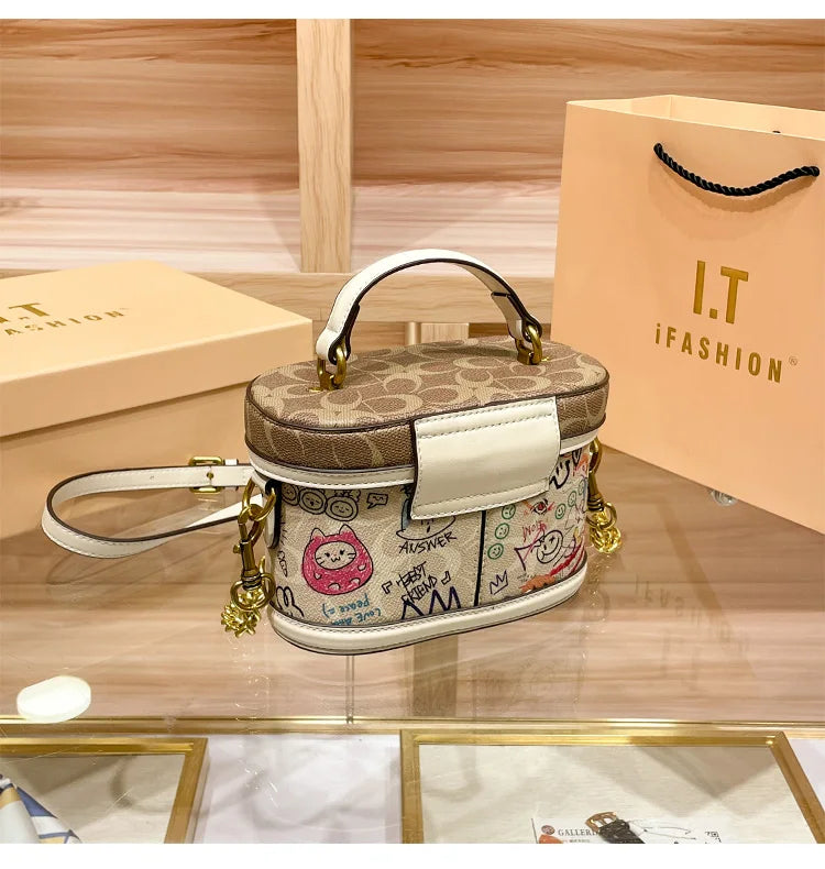 The Carriage Chain Bag — Retro Luxe Shoulder Bag
