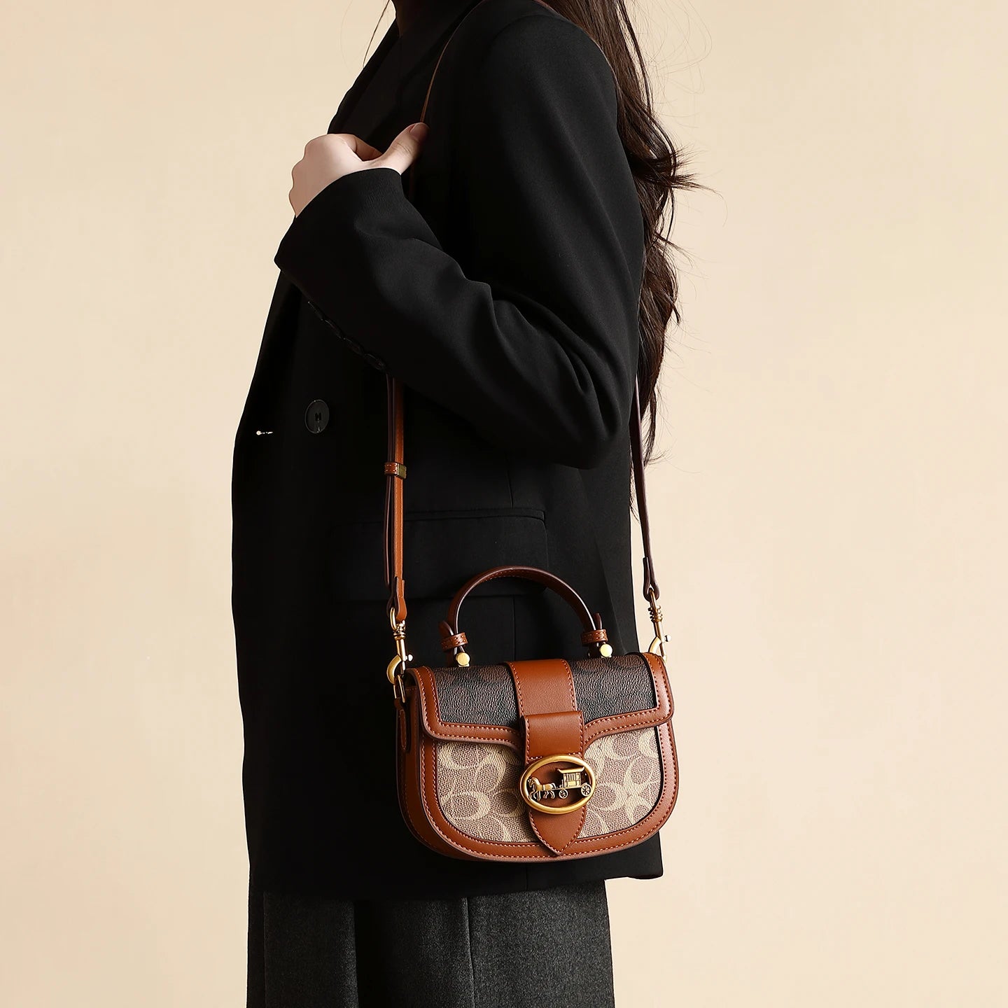 The Contrast Saddle Bag — Crossbody Statement Piece