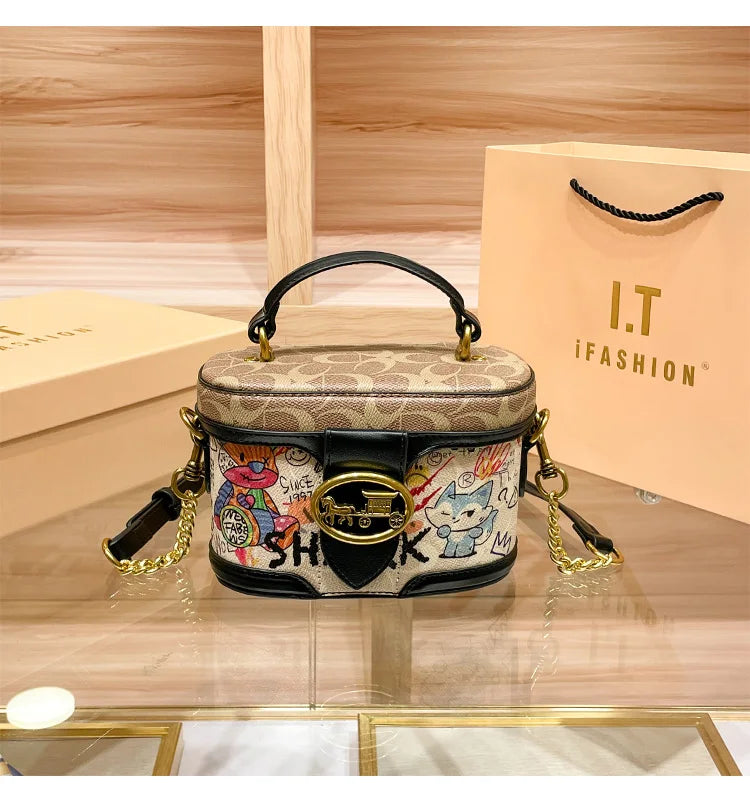 The Carriage Chain Bag — Retro Luxe Shoulder Bag