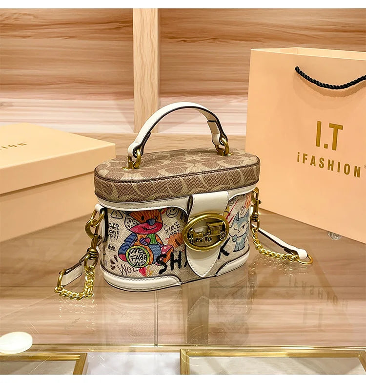 The Carriage Chain Bag — Retro Luxe Shoulder Bag