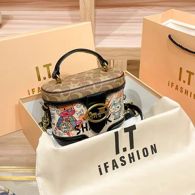 The Carriage Chain Bag — Retro Luxe Shoulder Bag