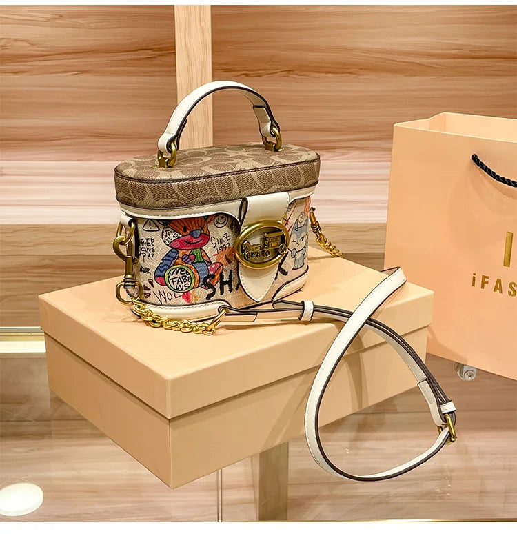 The Carriage Chain Bag — Retro Luxe Shoulder Bag