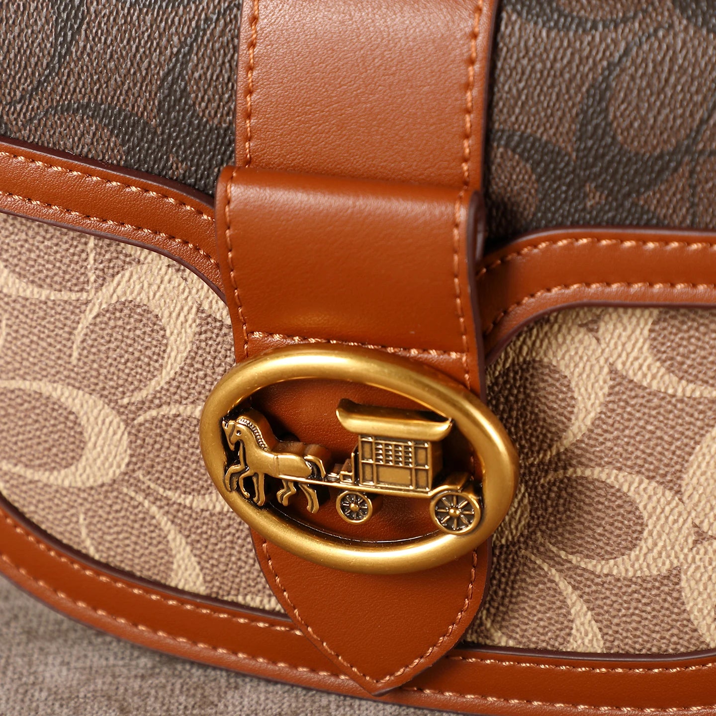 The Contrast Saddle Bag — Crossbody Statement Piece