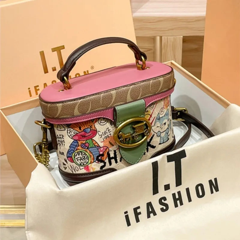 The Carriage Chain Bag — Retro Luxe Shoulder Bag